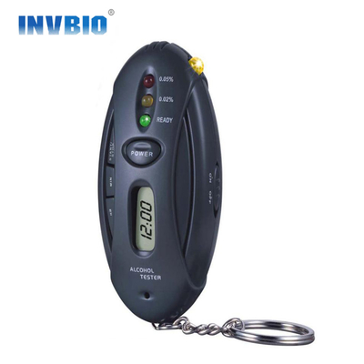 Luci a led nere mostrano analizzatore di alcool con timer risposta rapida per la sicurezza della guida