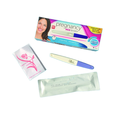 Nel mezzo della corrente corredi Hcg della prova di fertilità un uso domestico del test di gravidanza di punto